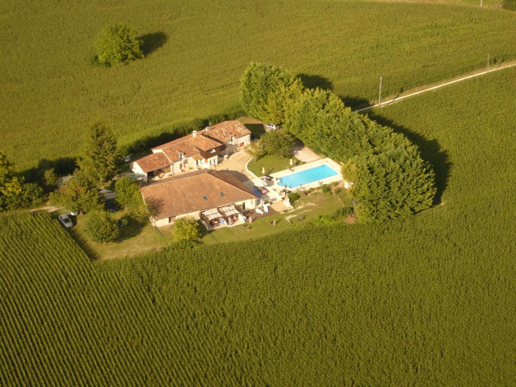 Les Gites De La Treille Montagrier Exteriör bild